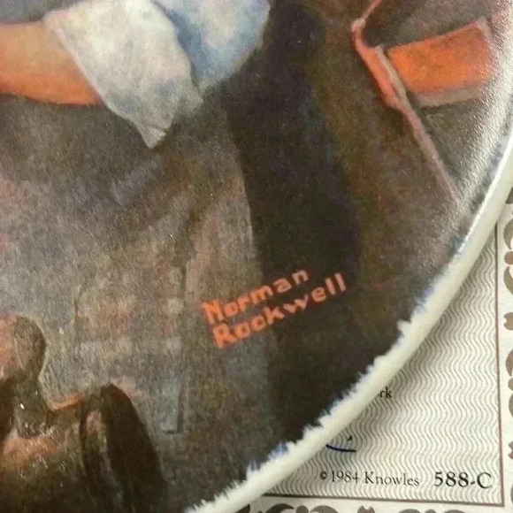 Holiday plate. 1984. Santa in his workshop. - Picture 2 of 8